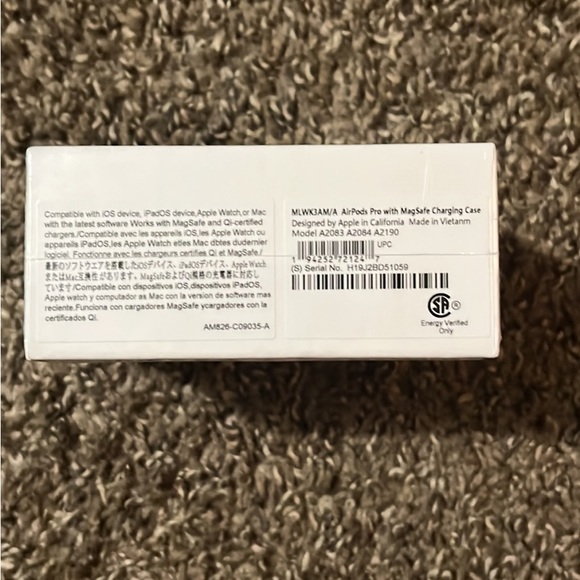 AirPod pros - Picture 3 of 7